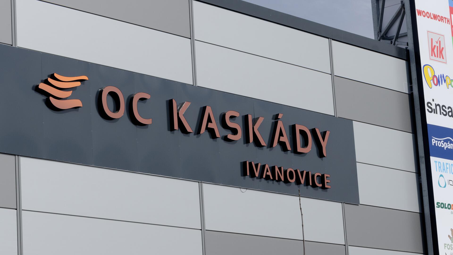 Betonový mobiliář MIAKI v nově otevřeném obchodním centru Kaskády Ivanovice