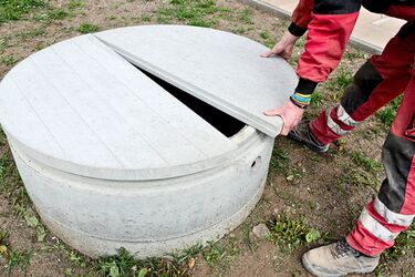 Skruže na studnu i vč. betonového poklopu | Betonové studniční skruže - fotogalerie