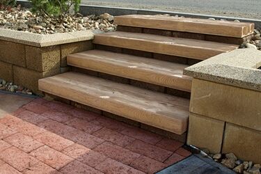 Betonové schody ze schodovek imitujicich dřevo | Betonové schody - fotogralerie