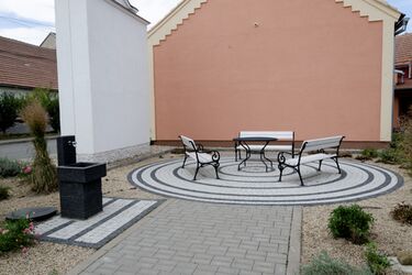 Originální zpevnění ploch z dlažebních kostek RUBELIT®