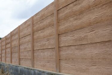 Betonový plot imitace dřeva | Betonový plot - fotogralerie