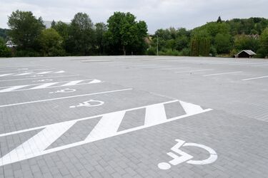Vyhrazená parkovací stání pro osoby se zdravotním postižením