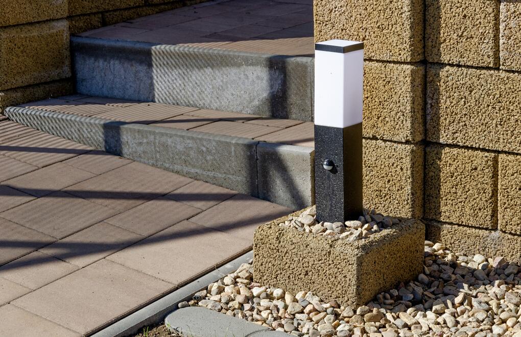 Venkovní osvětlení osazené v betonové tvarovce GARDELOT®