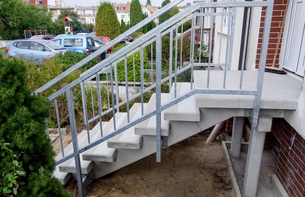 Betonové montované schodiště