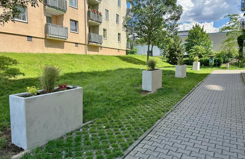 Květináče Linda na sídlišti