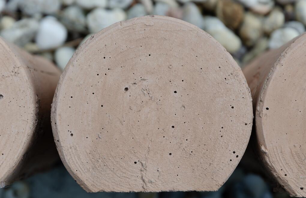 Betonová kruhová palisáda DEKOR dřevo - detail shora