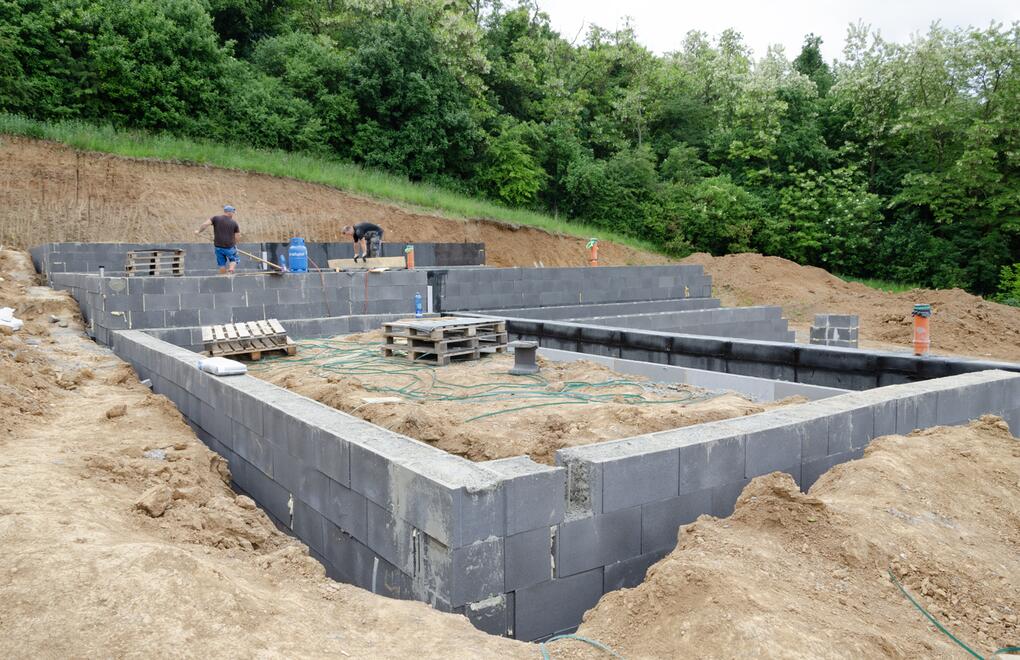 Kvalitní základy z betonových bednicích tvarovek