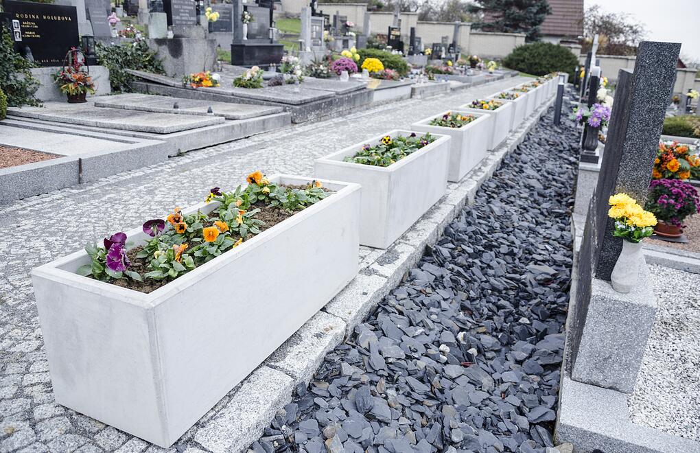 Hřbitovní mobiliář: betonové truhlíky Sandra