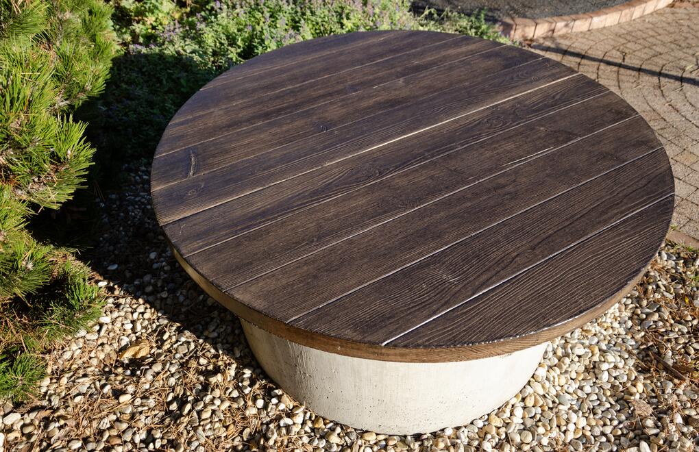 Dekorační poklop na studnu