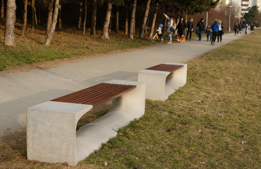 Betonové lavičky BETO v městkém parku