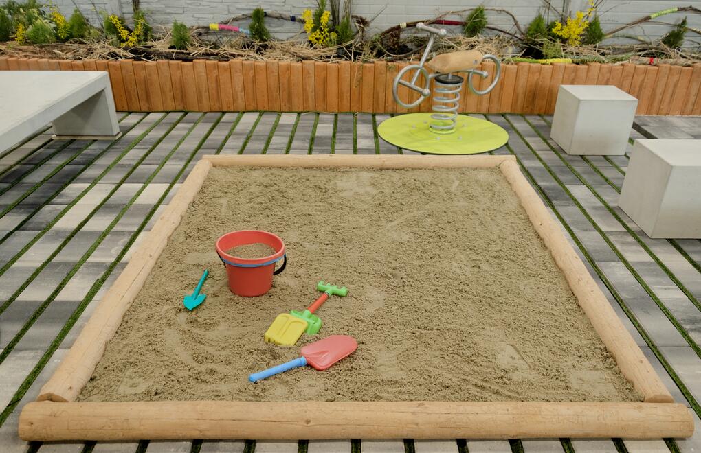 Dětské hřiště s betonovými prvky