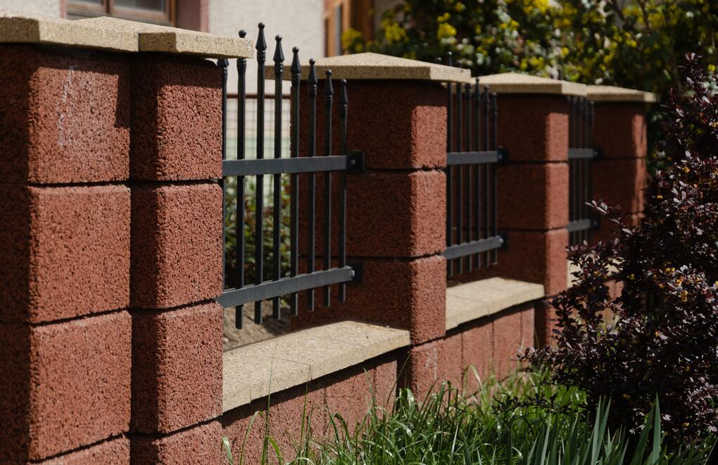 Plot GARDELOT®: okrasné plotovky s hrubým povrchem