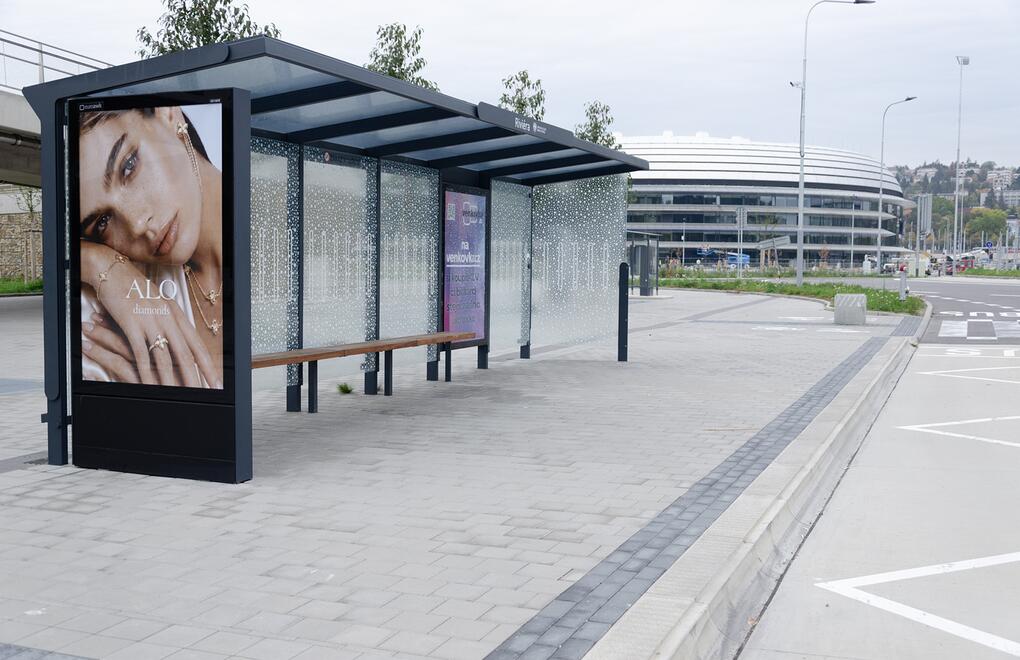 Autobusová zastávka s bezbariérovým přístupem