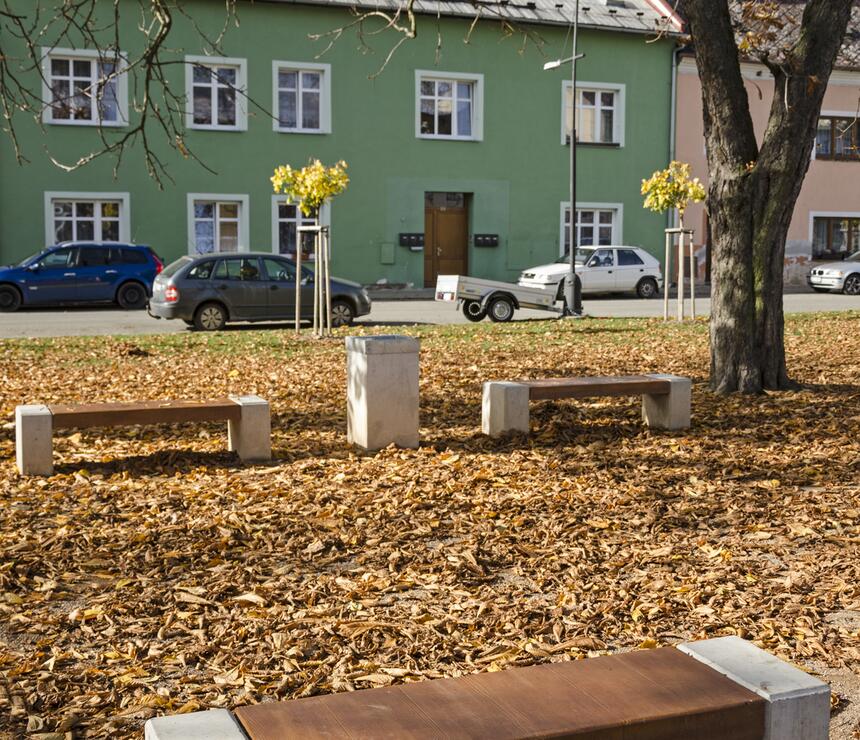 Betonový odpadkový koš Zora barva natural, povrch hladký, poklop pozink
