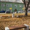 Lavička MIAKI sedák barva coffee, odpadkový koš ZORA barva natural povrch hladký