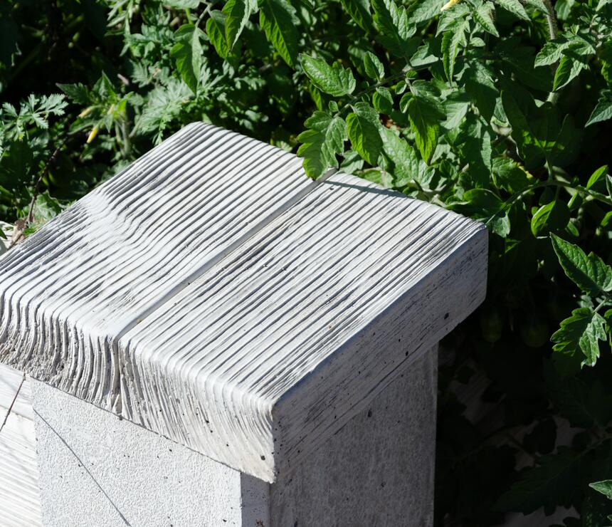 Plotová hlavice reliéf DŘEVO, barva natural - foto č.8