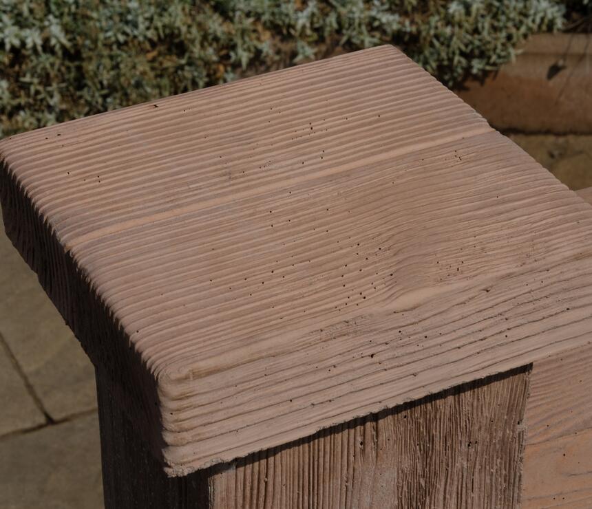 Plotová hlavice reliéf DŘEVO, barva karamelová - foto č.9