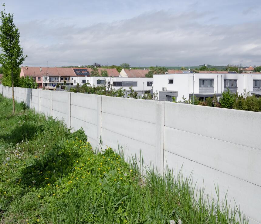 Betonový plot DEKOR deska hladká s pero-drážkou, barva natural