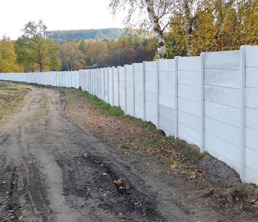 Betonový plot DEKOR deska hladká s pero-drážkou, barva natural - foto č.5