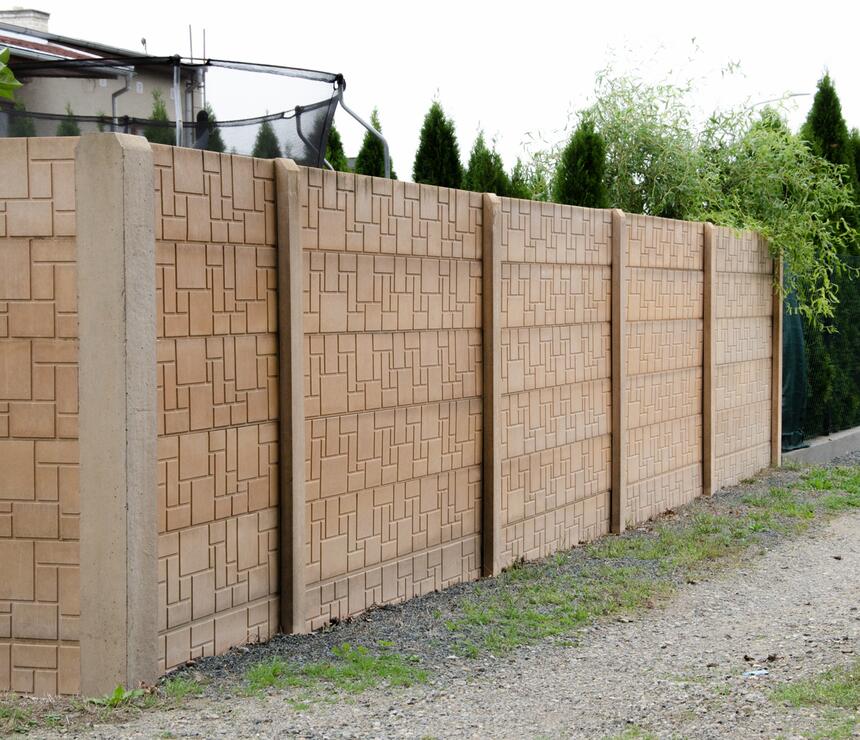 Betonový plot DEKOR jednostranný reliéf HAKLÍK barva béžová