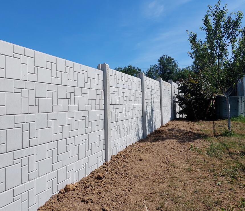 Betonový plot DEKOR jednostranný reliéf HAKLÍK barva natural