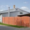 Betonový plot DEKOR jednostranný reliéf LÍCOVKA barva červená