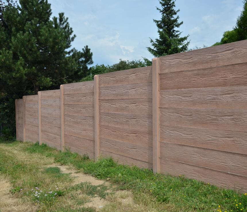 Betonový plot DEKOR oboustranný reliéf DŘEVO barva karamelová - foto č.3