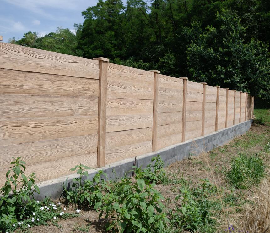 Betonový plot DEKOR oboustranný reliéf DŘEVO barva béžová - foto č.5