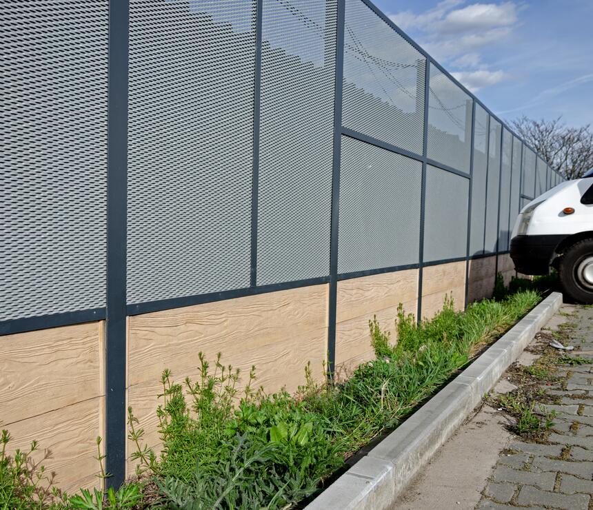 Betonový plot DEKOR oboustranný reliéf DŘEVO barva béžová - foto č.7