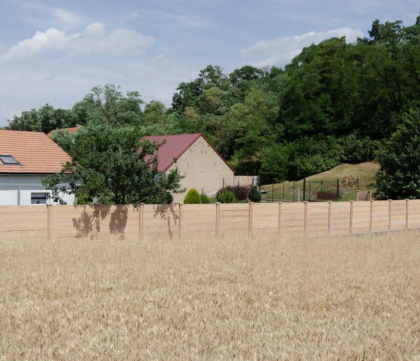 Betonový plot DEKOR oboustranný reliéf DŘEVO barva béžová - foto č.4