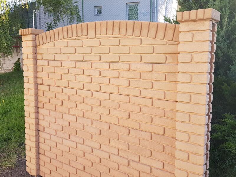 Betonový plot DEKOR cihla reliéfní, barva béžová - foto č.2