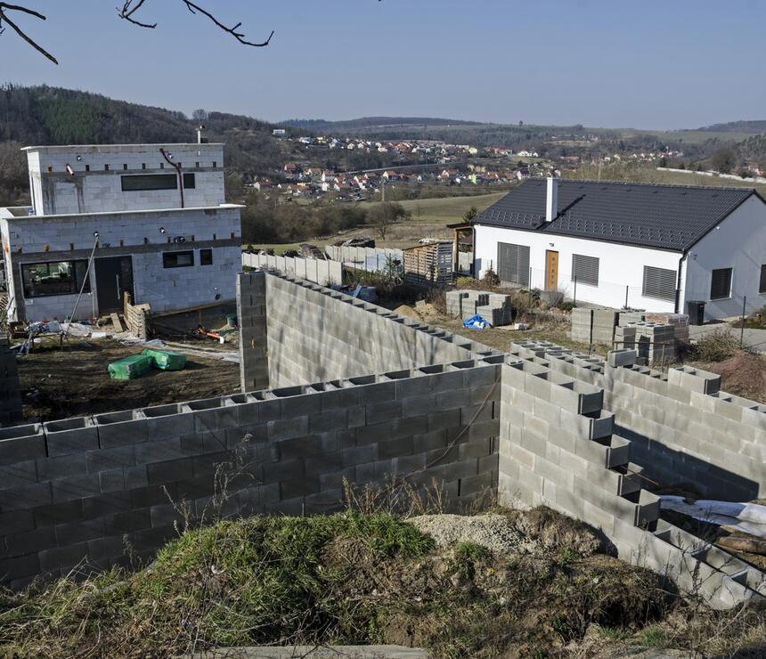 Betonové bednicí tvarovky