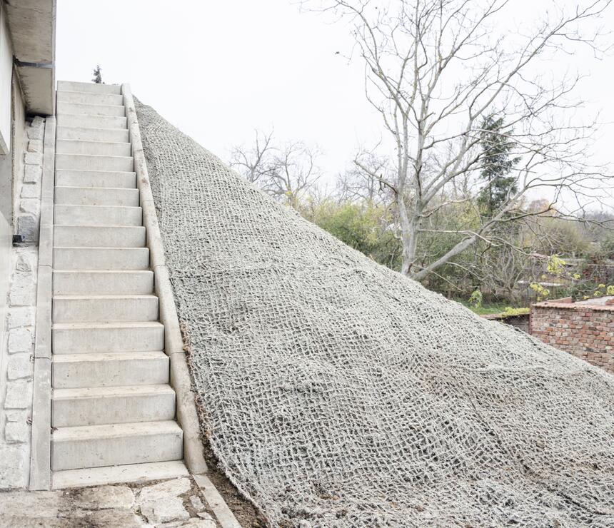 Betonový schodišťový blok barva natural povrch hladký - foto č.2