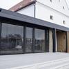 Betonový schodišťový blok barva natural povrch protiskluzový pásek