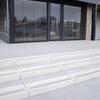 Betonový schodišťový blok barva natural povrch protiskluzový pásek