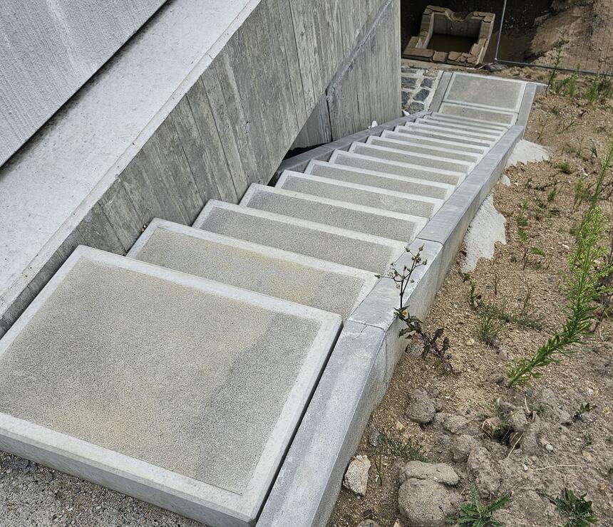 Betonový schodišťový blok 75x50x18 barva natural, protiskluzový nášlap - foto č.4