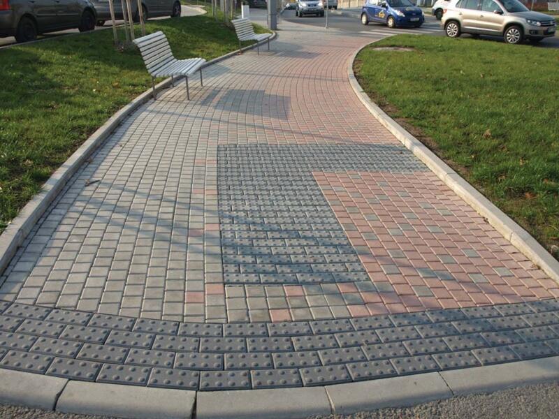 Betonová dlažba GRANIT® barva natural a červená
