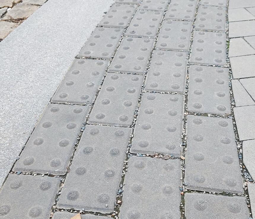 Betonová dlažba GRANIT® reliéfní barva natural