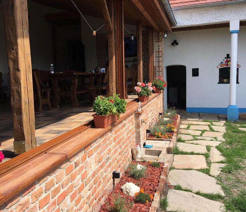 Betonový nášlap DESKA - DEKOR dřevo barva coffee