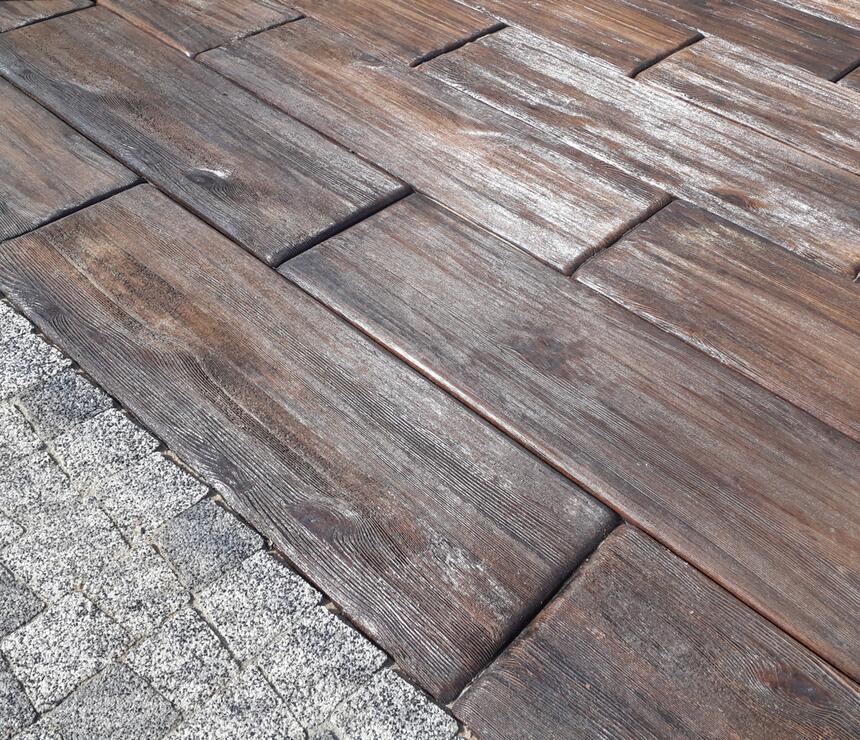 Betonový nášlap DESKA - DEKOR dřevo barva ebony