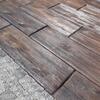 Betonový nášlap DESKA - DEKOR dřevo barva ebony