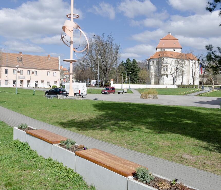 Lavička Sandra barva natural povrch hladký sedák beton coffee, květináč Laura barva natural povrch hladký