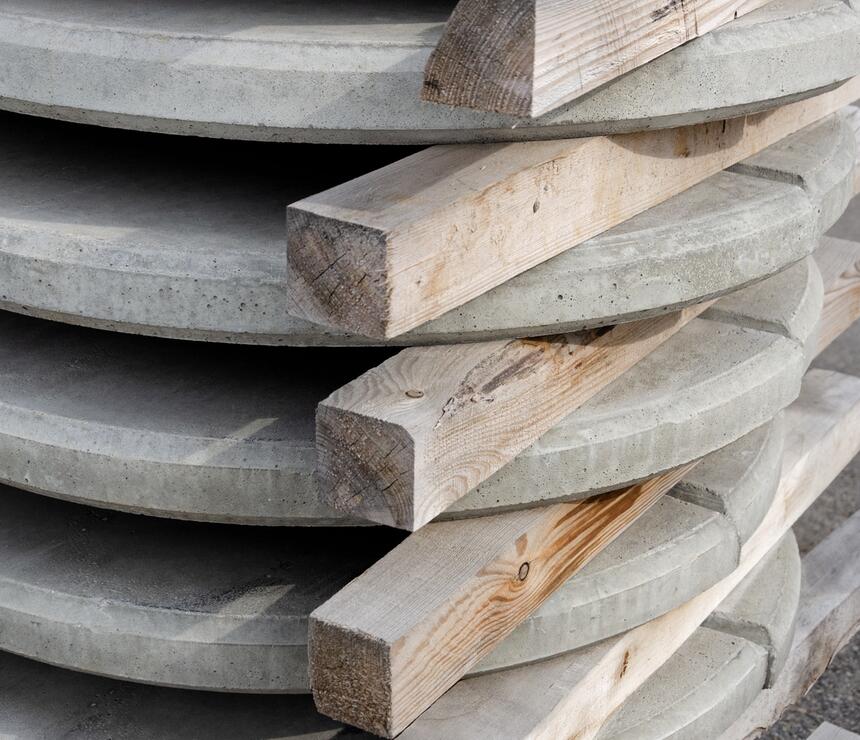 Betonový studniční poklop hladký - skladování - foto č.3