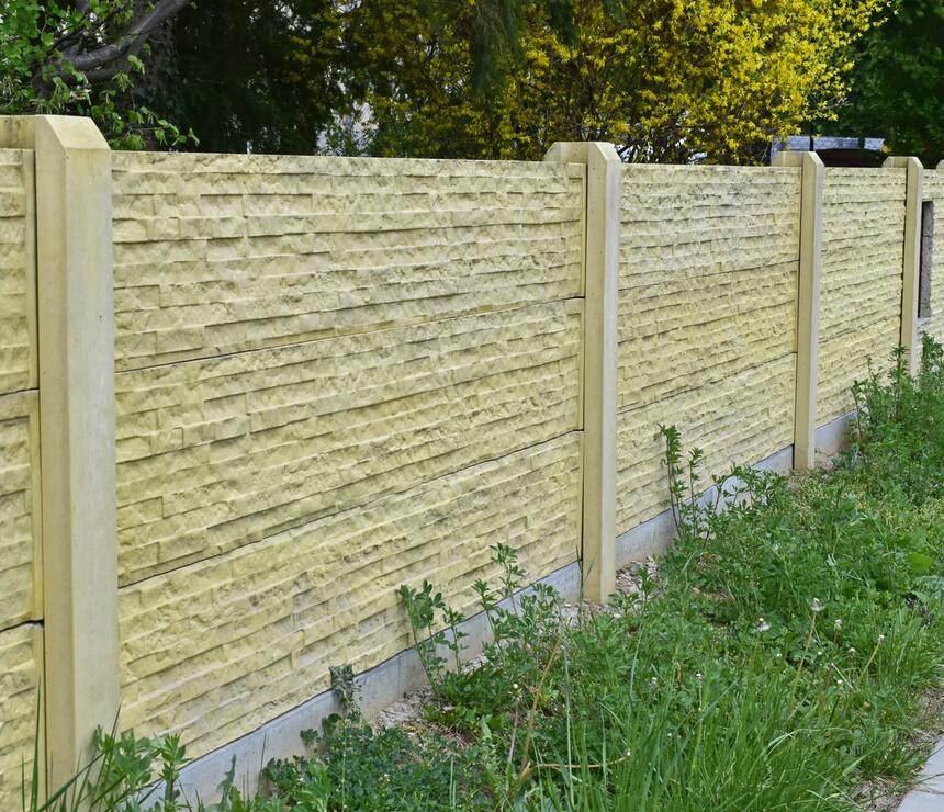 Betonový plot DEKOR jednostranný reliéf CIHLA barva písková