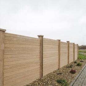 Betonový sloupek průběžný oboustranný reliéf DŘEVO