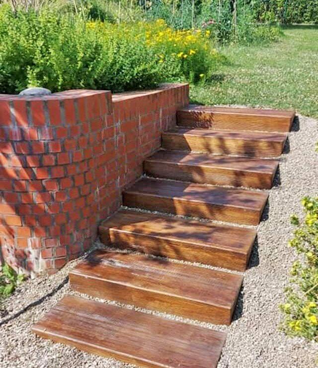 Betonový schodišťový blok DEKOR dřevo barva coffee