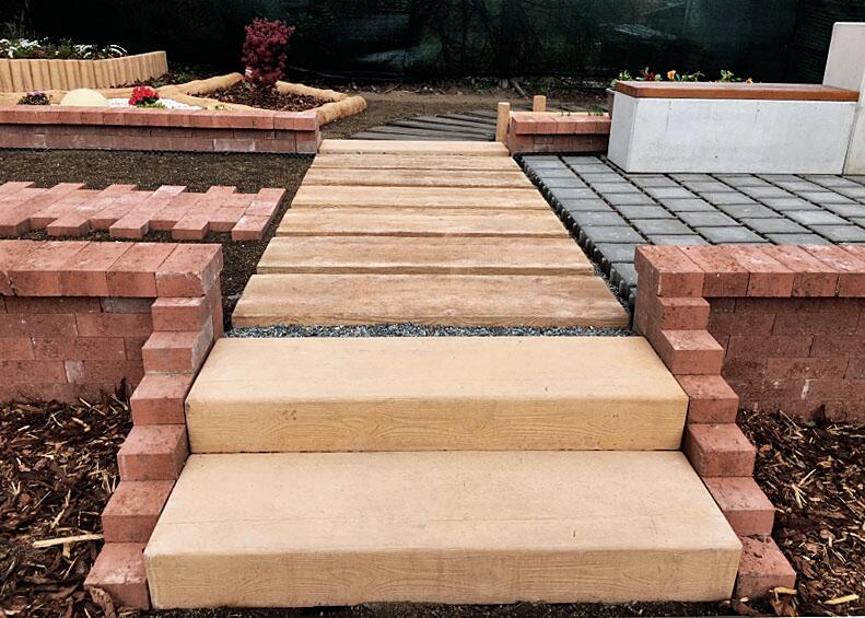 Betonový schodišťový blok DEKOR dřevo barva béžová
