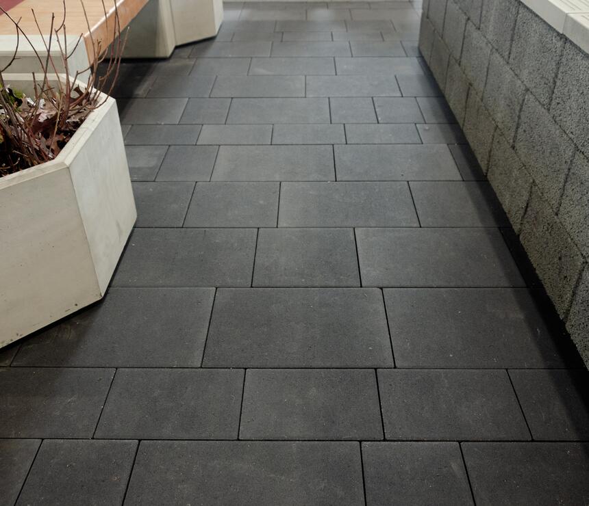 Betonová dlažba Moravský Granit barva černá - foto č.5