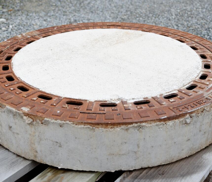 Šachtový poklop s odvětráním v litino-betonovém rámu KB 02 - foto č.3