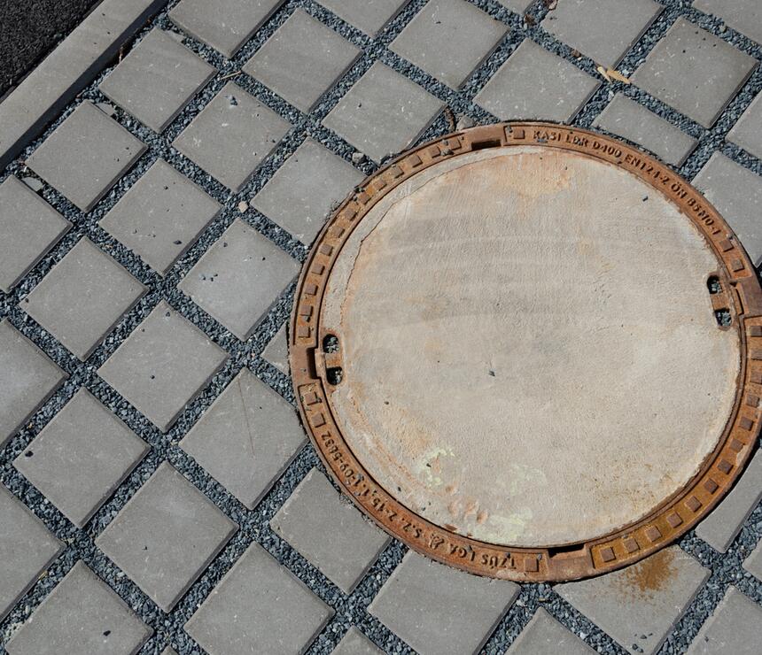 Šachtový poklop bez odvětrání v litino-betonovém rámu KD 02 - foto č.6